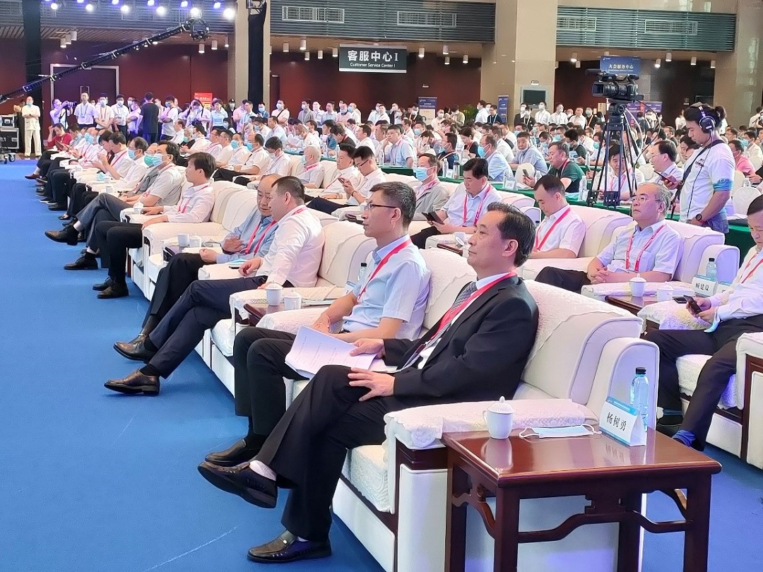 與會(huì)領(lǐng)導(dǎo)參加開幕式.jpg 與會(huì)領(lǐng)導(dǎo)參加開幕式.jpg